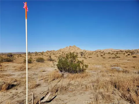 2 Longview Rd, Palmdale, CA 93591