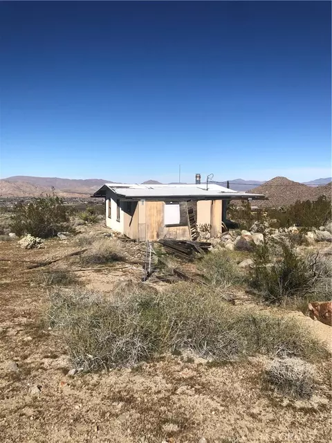 31875 Sapphire Rd, Lucerne Valley, CA 92356