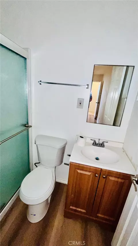 Bath - 11911 Kiowa Rd, Apple Valley, CA 92308 photo 3 of 4