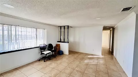 Living - 11911 Kiowa Rd, Apple Valley, CA 92308 photo 2 of 2