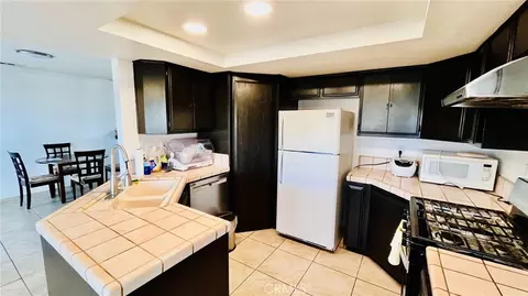 Kitchen - 11911 Kiowa Rd, Apple Valley, CA 92308 photo 1 of 2