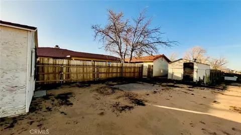Exterior - 11911 Kiowa Rd, Apple Valley, CA 92308 photo 3 of 4