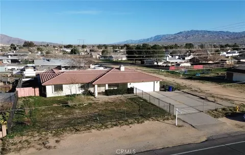 11911 Kiowa Rd, Apple Valley, CA 92308