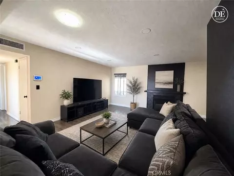 Living - 1517 De Anza St, Barstow, CA 92311 photo 3 of 5