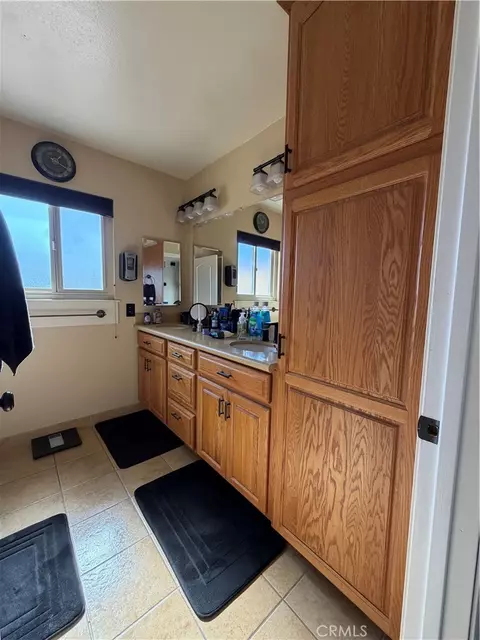 Bath - 1517 De Anza St, Barstow, CA 92311 photo 3 of 4
