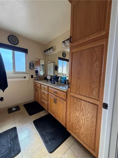 Bath - 1517 De Anza St, Barstow, CA 92311 photo 3 of 4