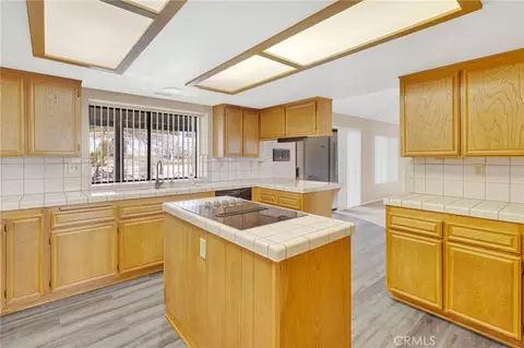 Kitchen - 16466 Tude, Apple Valley, CA 92307 photo 3 of 4