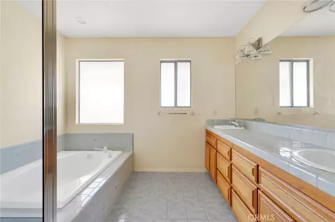 Bath - 16466 Tude, Apple Valley, CA 92307 photo 2 of 8