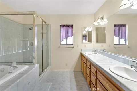 Bath - 16466 Tude, Apple Valley, CA 92307 photo 5 of 8