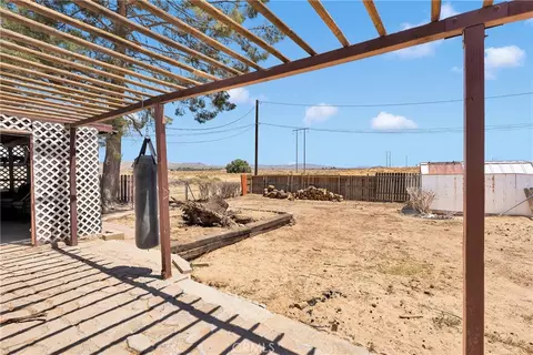 Exterior - 35391 Western Dr, Barstow, CA 92311 photo 5 of 10