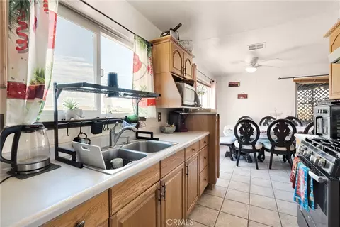 Kitchen - 35391 Western Dr, Barstow, CA 92311 photo 2 of 4