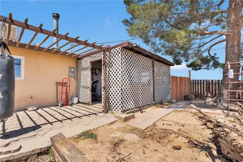 Exterior - 35391 Western Dr, Barstow, CA 92311 photo 9 of 10
