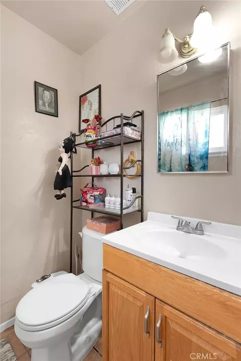 Bath - 35391 Western Dr, Barstow, CA 92311 photo 2 of 2