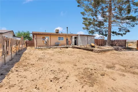 Exterior - 35391 Western Dr, Barstow, CA 92311 photo 6 of 10