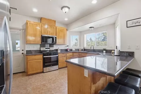 Kitchen - 9323 Serra, Phelan, CA 92371 photo 6 of 8