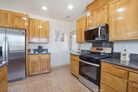 Kitchen - 9323 Serra, Phelan, CA 92371 photo 4 of 8