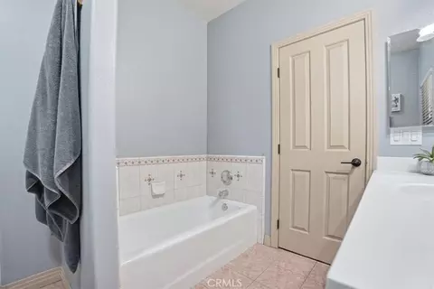 Bath - 9323 Serra, Phelan, CA 92371 photo 4 of 5
