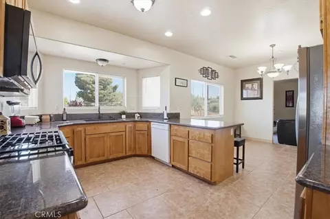 Kitchen - 9323 Serra, Phelan, CA 92371 photo 7 of 8