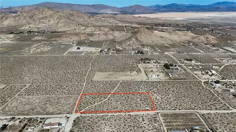 799 Bullrush Rd, Lucerne Valley, CA 92356