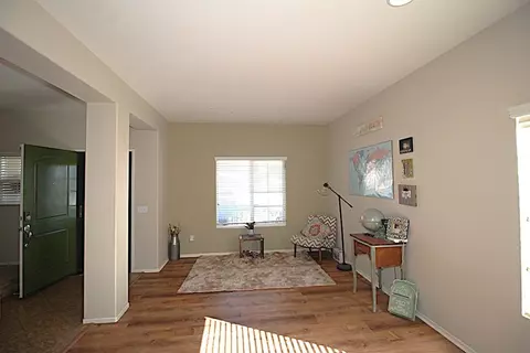 Entry Way - 924 Condor, Barstow, CA 92311 photo 2 of 9