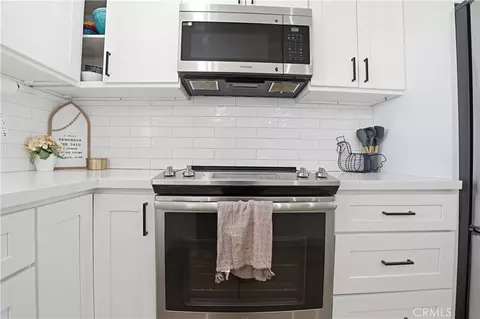 Kitchen - 23921 S Apple, Valley, CA 92307 photo 4 of 7