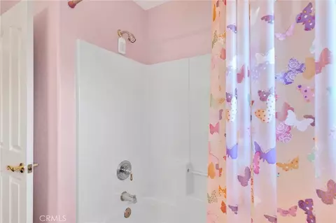 Bath - 16460 Malahat Rd, Apple Valley, CA 92307 photo 4 of 5
