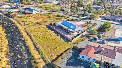 View/Area - 16460 Malahat Rd, Apple Valley, CA 92307 photo 6 of 10
