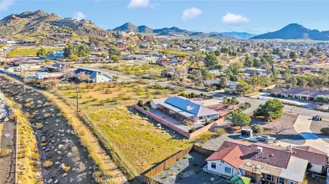 View/Area - 16460 Malahat Rd, Apple Valley, CA 92307 photo 7 of 10