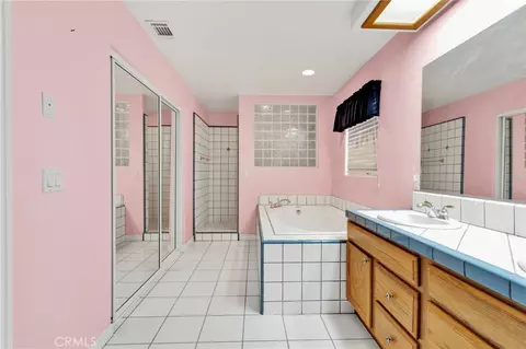 Bath - 16460 Malahat Rd, Apple Valley, CA 92307 photo 1 of 5