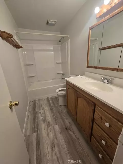 Bath - 1901 Vineyard, Barstow, CA 92311 photo 1 of 4