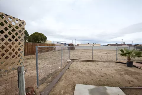 Exterior - 17482 Walnut, Hesperia, CA 92345 photo 3 of 7