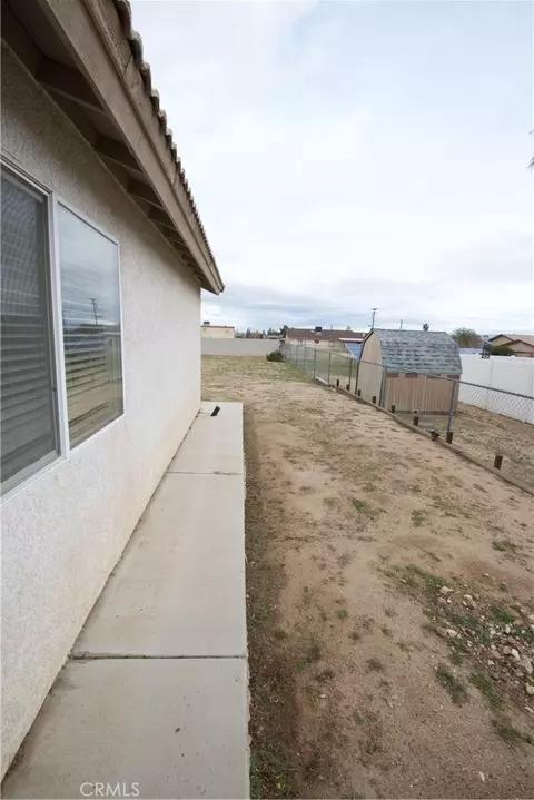 Exterior - 17482 Walnut, Hesperia, CA 92345 photo 6 of 7