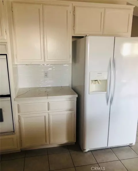 Kitchen - 17482 Walnut, Hesperia, CA 92345 photo 2 of 3