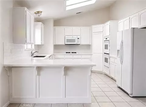 Kitchen - 17482 Walnut, Hesperia, CA 92345 photo 1 of 1