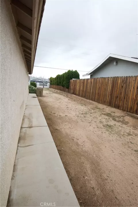 Exterior - 17482 Walnut, Hesperia, CA 92345 photo 5 of 7