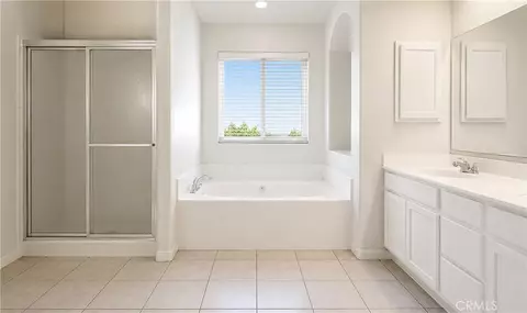 Bath - 17482 Walnut, Hesperia, CA 92345 photo 1 of 1