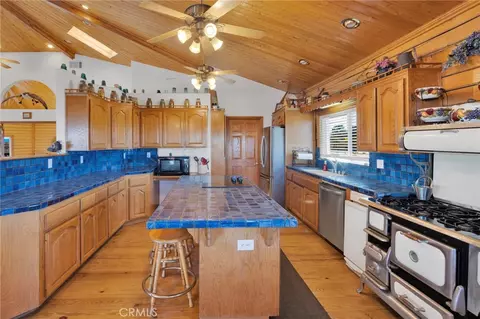 Kitchen - 10328 El Centro, Oak Hills, CA 92344 photo 2 of 5