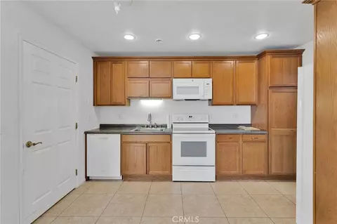 Kitchen - 10328 El Centro, Oak Hills, CA 92344 photo 5 of 5