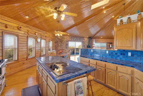 Kitchen - 10328 El Centro, Oak Hills, CA 92344 photo 4 of 5