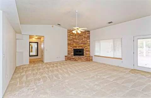 Living - 13311 Choco, Apple Valley, CA 92308 photo 2 of 8