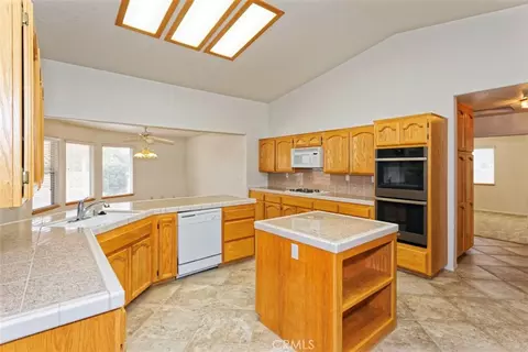 Kitchen - 13311 Choco, Apple Valley, CA 92308 photo 2 of 5