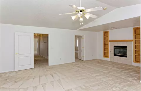 Living - 13311 Choco, Apple Valley, CA 92308 photo 7 of 8
