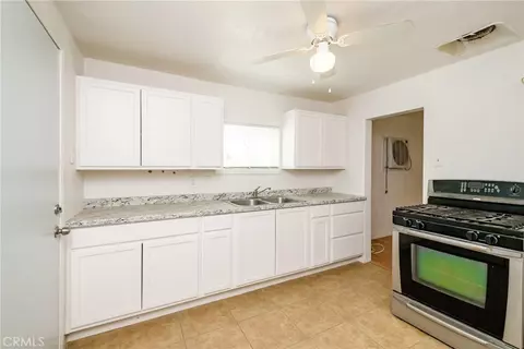Kitchen - 620 Starlight, Barstow, CA 92311 photo 2 of 2
