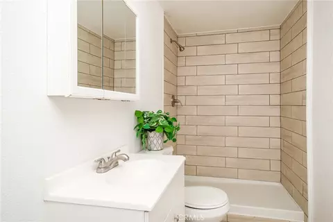 Bath - 620 Starlight, Barstow, CA 92311 photo 1 of 2