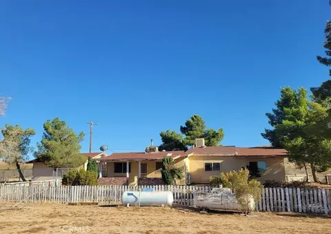 Exterior - 27177 Cahuilla Rd, Apple Valley, CA 92307 photo 2 of 5