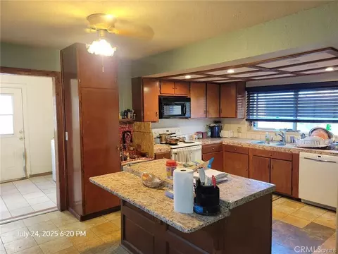 Kitchen - 27177 Cahuilla Rd, Apple Valley, CA 92307 photo 1 of 1