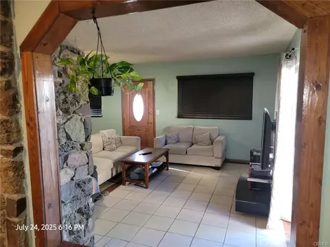 Living - 27177 Cahuilla Rd, Apple Valley, CA 92307 photo 3 of 3