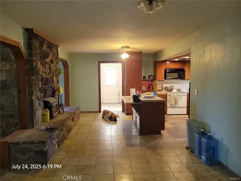Living - 27177 Cahuilla Rd, Apple Valley, CA 92307 photo 2 of 3
