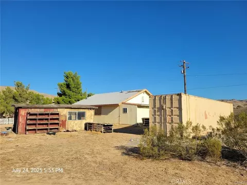 Exterior - 27177 Cahuilla Rd, Apple Valley, CA 92307 photo 4 of 5