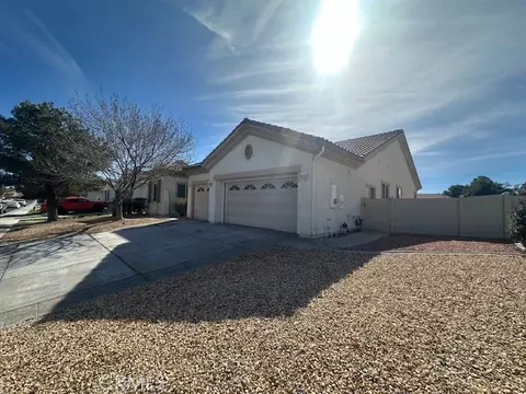 Exterior - 19721 Chicory Ct, Apple Valley, CA 92308 photo 5 of 11